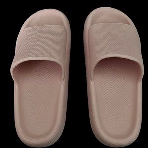 BRONOX Cloud Slippers Size 9-10